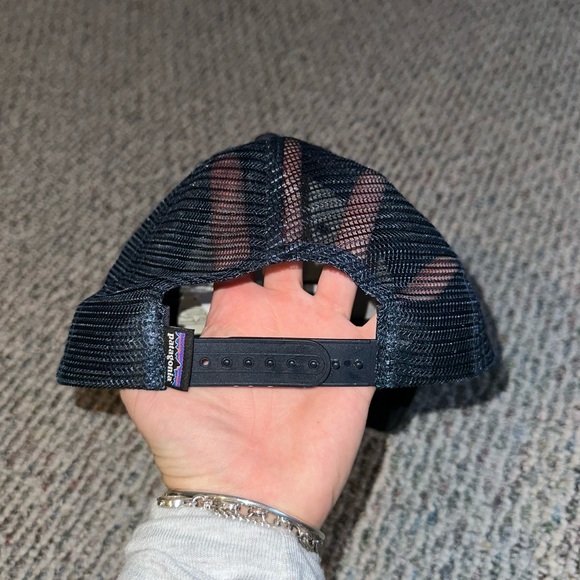 Patagonia p6 trucker hat - Picture 2 of 3